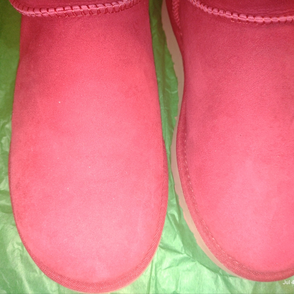 UGG | Classic Double Bow Mini Boot KISS Red Size 7